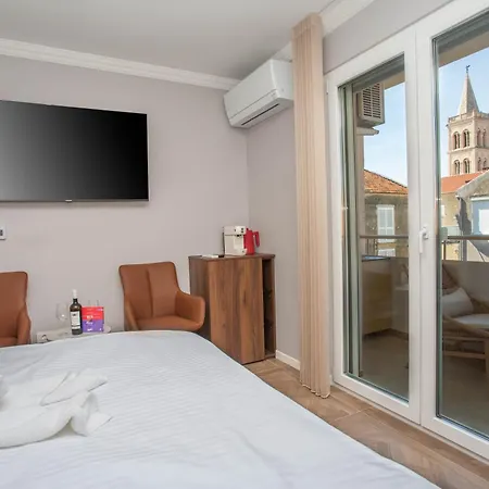 Luxury By Iva Penzion 3*